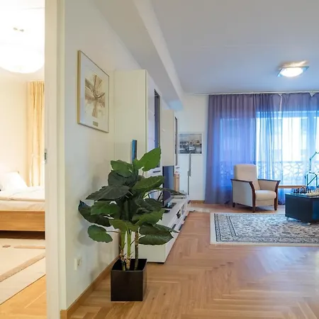 Dream - One Bedroom With Balcony By The Sea *